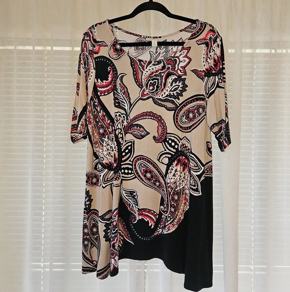Dana Buchman Beige Paisley Asymmetric Tunic with Black & Red Accents